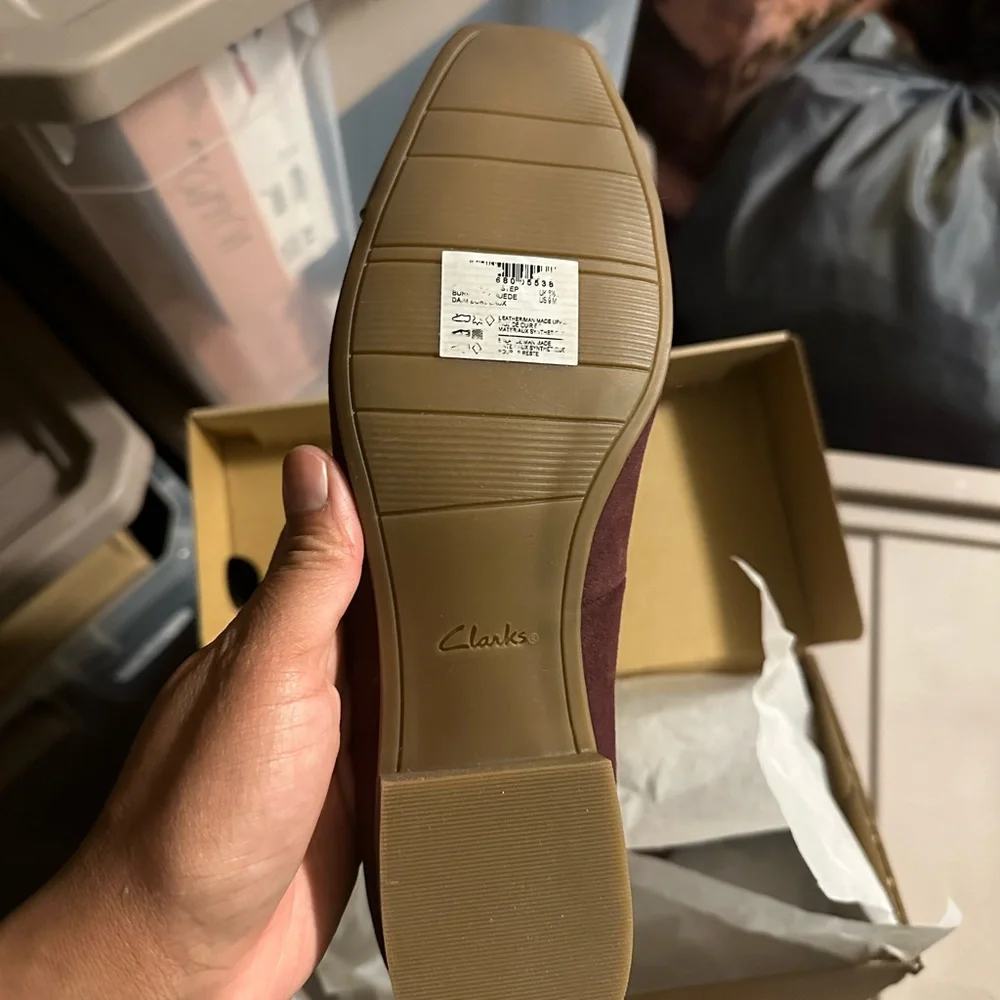 Brand new suede Clark’s - Picture 3 of 4